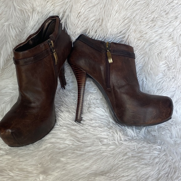 Guess Brown Leather Booties - Picture 3 of 7